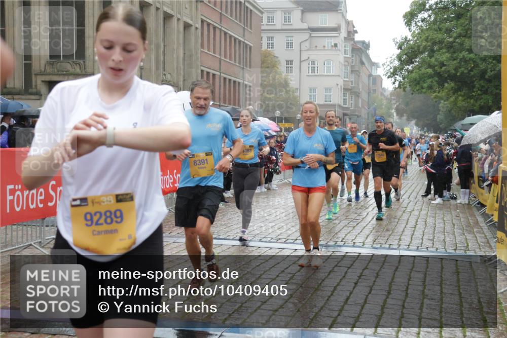 13.09.2026 - Kiel Lauf Yannick Fuchs http://msf.ph/oto/10409405 13.09.2026 10:37:38 Ziel 1707, 3028, 3981, 4375, 4521, 4877, 5850, 6133, 6230, 6511, 6705, 6796, 7129, 7355, 8146, 8567, 9138, 10393, 10952, 11685, 12424, 176, 388, 595, 886, 1142, 1217, 1313, 1479, 2601, 2925, 3137, 5262, 5331, 5471, 6671, 6720, 7640, 7729, 7987, 8026, 8162, 8463, 8515, 8628, 8792, 8820, 9208, 9435, 9540, 9901, 9977, 11101, 11748, 11883, 11911, 12311, 12314, 12545, 12742, 228, 453, 701, 1041, 1326, 1481, 1700, 2358, 2361, 3860, 4255, 4540, 5357, 5429, 5831, 7732 meine-sportfotos.de