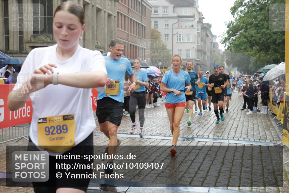 13.09.2026 - Kiel Lauf Yannick Fuchs http://msf.ph/oto/10409407 13.09.2026 10:37:38 Ziel 1707, 3028, 3981, 4375, 4521, 4877, 5850, 6133, 6230, 6511, 6705, 6796, 7129, 7355, 8146, 8567, 9138, 10393, 10952, 11685, 12424, 176, 388, 595, 886, 1142, 1217, 1313, 1479, 2601, 2925, 3137, 5262, 5331, 5471, 6671, 6720, 7640, 7729, 7987, 8026, 8162, 8463, 8515, 8628, 8792, 8820, 9208, 9435, 9540, 9901, 9977, 11101, 11748, 11883, 11911, 12311, 12314, 12545, 12742, 228, 453, 701, 1041, 1326, 1481, 1700, 2358, 2361, 3860, 4255, 4540, 5357, 5429, 5831, 7732 meine-sportfotos.de