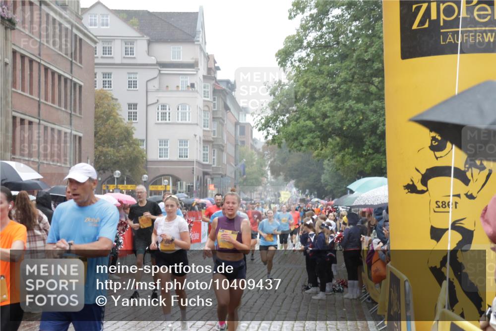 13.09.2026 - Kiel Lauf Yannick Fuchs http://msf.ph/oto/10409437 13.09.2026 10:38:04 Ziel 265, 701, 861, 1193, 1326, 2358, 2538, 2792, 3566, 4226, 4832, 5122, 5972, 6463, 6675, 7775, 7830, 8560, 9250, 11168, 228, 453, 1041, 1326, 1481, 1700, 1707, 2358, 2361, 3028, 3860, 3981, 4255, 4375, 4521, 4540, 4877, 5357, 5429, 5831, 5850, 6133, 6230, 6511, 6705, 6796, 6964, 7129, 7355, 7732, 8146, 8567, 9138, 9230, 9431, 10393, 10952, 11685, 12015, 12424, 1974, 2275, 2897, 3307, 4009, 4411, 4465, 5048, 5136, 5425, 5440, 5706, 6769, 6774, 7130, 7682, 8573, 9246, 9993, 176 meine-sportfotos.de
