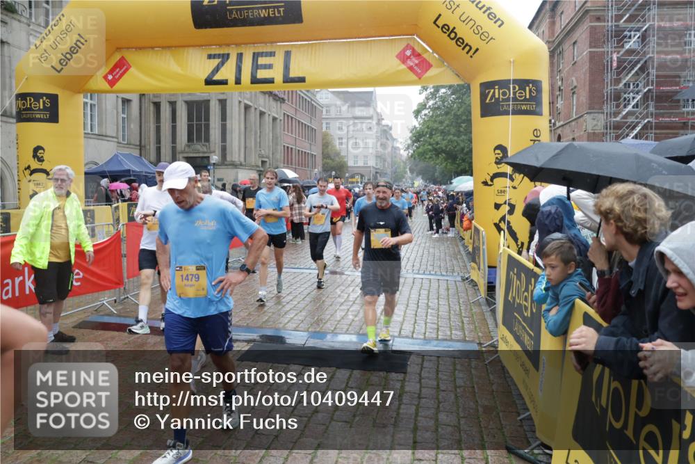 13.09.2026 - Kiel Lauf Yannick Fuchs http://msf.ph/oto/10409447 13.09.2026 10:38:08 Ziel 265, 861, 1193, 2275, 2538, 2792, 2897, 3566, 4009, 4226, 4465, 4832, 5048, 5122, 5972, 6463, 6675, 6769, 7682, 7775, 7830, 8560, 10439, 11168, 12313, 12674, 228, 453, 701, 1041, 1326, 1481, 1700, 1707, 2358, 2361, 3860, 3981, 4255, 4540, 5357, 5429, 5831, 5850, 6133, 6230, 6511, 6705, 6796, 6964, 7129, 7355, 7732, 7775, 9138, 9230, 9250, 9431, 10952, 12015, 12424, 1974, 2505, 3307, 4241, 4411, 5136, 5425, 5440, 5706, 5780, 6774, 7130, 7235, 8573, 9246, 9993, 3981 meine-sportfotos.de