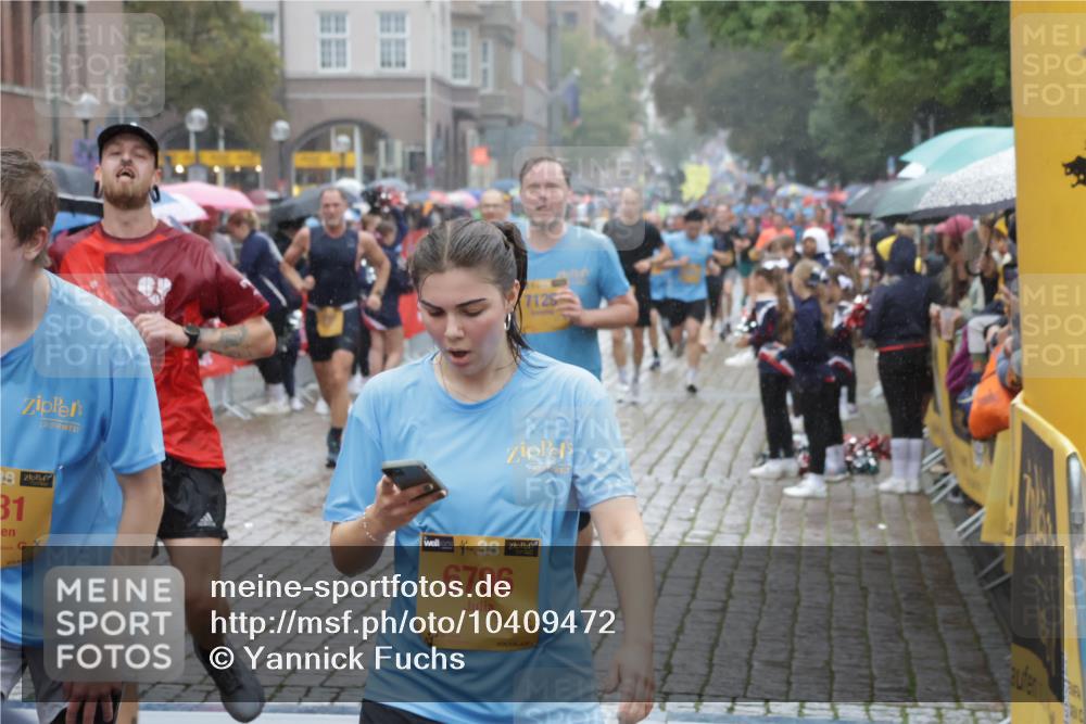 13.09.2026 - Kiel Lauf Yannick Fuchs http://msf.ph/oto/10409472 13.09.2026 10:38:11 Ziel 265, 861, 1193, 2275, 2538, 2792, 2897, 3566, 4009, 4226, 4465, 4832, 5048, 5122, 6463, 6769, 7130, 7682, 7830, 10439, 10849, 11168, 12313, 12674, 228, 453, 701, 1041, 1326, 1481, 1700, 1707, 2358, 2361, 3566, 3860, 4255, 4540, 5357, 5429, 5831, 5850, 5972, 6133, 6230, 6511, 6675, 6964, 7129, 7355, 7732, 7775, 8560, 9138, 9230, 9250, 9431, 12015, 12424, 1192, 1974, 2505, 3307, 4241, 4411, 4514, 4659, 5136, 5425, 5440, 5706, 5780, 5982, 6774, 7235, 8573, 9246, 9993, 3981 meine-sportfotos.de