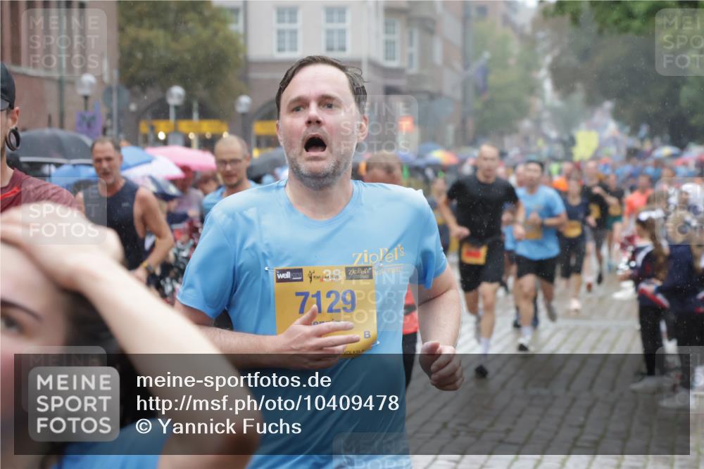 13.09.2026 - Kiel Lauf Yannick Fuchs http://msf.ph/oto/10409478 13.09.2026 10:38:13 Ziel 265, 861, 1193, 2275, 2538, 2792, 2897, 4009, 4226, 4411, 4465, 4832, 5048, 5122, 5136, 6463, 6769, 7130, 7682, 7830, 8573, 9993, 10439, 10849, 12313, 12674, 228, 453, 701, 1041, 1326, 1481, 1700, 1707, 2358, 2361, 2538, 3566, 3860, 4255, 4540, 4832, 5357, 5429, 5831, 5850, 5972, 6133, 6230, 6675, 6964, 7129, 7732, 7775, 8560, 9138, 9230, 9250, 9431, 11168, 12015, 12424, 1192, 1974, 2505, 3307, 4241, 4514, 4659, 5425, 5440, 5706, 5780, 5982, 6774, 7235, 9246, 3981 meine-sportfotos.de