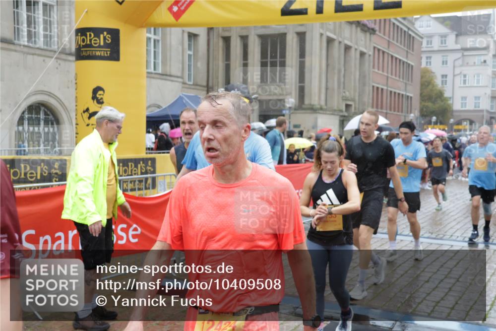 13.09.2026 - Kiel Lauf Yannick Fuchs http://msf.ph/oto/10409508 13.09.2026 10:38:19 Ziel 1193, 1974, 2275, 2897, 3307, 4009, 4411, 4465, 5048, 5122, 5136, 5425, 5440, 5706, 6463, 6769, 6774, 7130, 7682, 8573, 9246, 9993, 10044, 10439, 10849, 10959, 11303, 12276, 12313, 12674, 12776, 228, 265, 453, 701, 861, 1041, 1193, 1326, 1481, 1700, 2358, 2361, 2538, 2792, 3566, 3860, 4226, 4255, 4540, 4832, 5122, 5357, 5429, 5831, 5972, 6463, 6675, 6964, 7732, 7775, 7830, 8560, 9230, 9250, 9431, 11168, 12015, 69, 197, 1192, 2505, 4052, 4241, 4514, 4659, 5780, 5982, 7235 meine-sportfotos.de