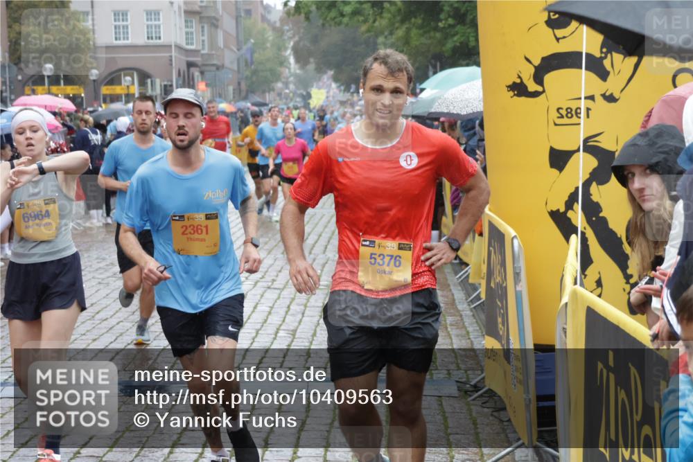13.09.2026 - Kiel Lauf Yannick Fuchs http://msf.ph/oto/10409563 13.09.2026 10:38:28 Ziel 1192, 1974, 2505, 3307, 4241, 4411, 4514, 4659, 5136, 5425, 5440, 5706, 5780, 5982, 6774, 7235, 7463, 9049, 9246, 9459, 9470, 9761, 10044, 10343, 10652, 10807, 10959, 11108, 11303, 11590, 12276, 12366, 12776, 265, 701, 861, 1193, 1326, 2275, 2358, 2538, 2792, 2897, 3566, 4009, 4226, 4411, 4465, 4832, 5048, 5122, 5136, 5972, 6463, 6675, 6769, 7130, 7682, 7775, 7830, 8560, 8573, 9250, 9993, 10439, 10849, 11168, 12313, 12674, 69, 197, 843, 4052 meine-sportfotos.de