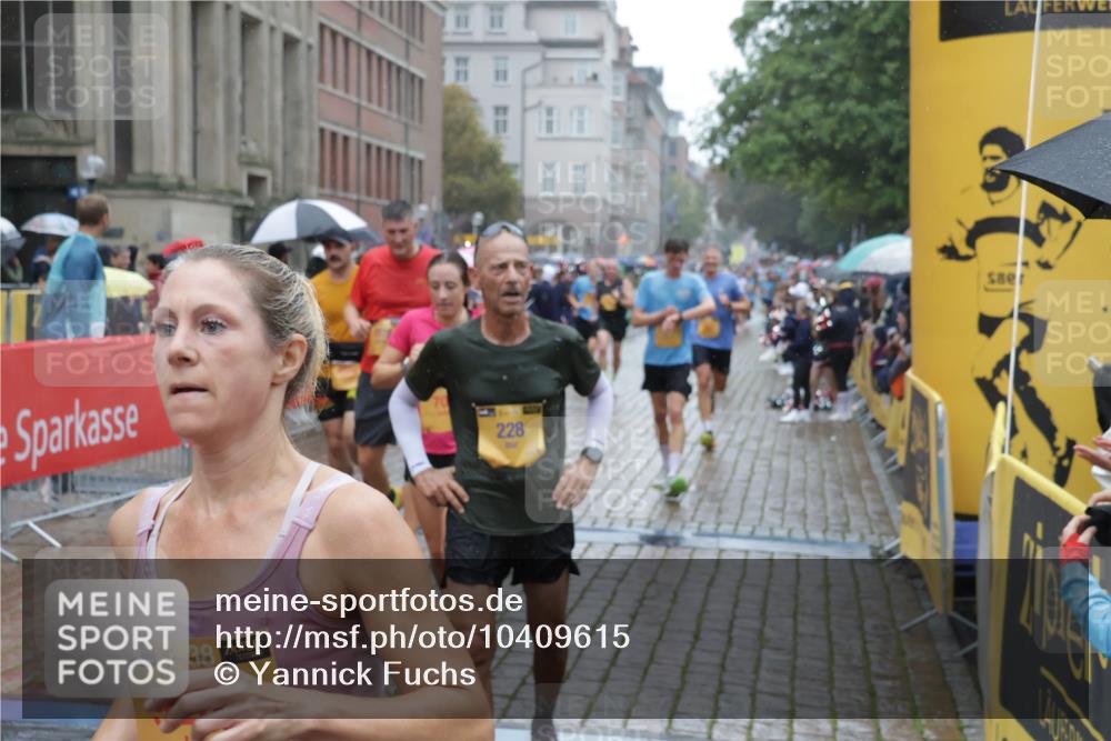 13.09.2026 - Kiel Lauf Yannick Fuchs http://msf.ph/oto/10409615 13.09.2026 10:38:33 Ziel 69, 197, 1192, 1974, 2505, 4052, 4184, 4241, 4514, 4576, 4659, 5440, 5780, 5982, 7235, 7463, 8290, 8324, 8687, 8942, 9049, 9246, 9459, 9470, 9761, 10044, 10343, 10652, 10807, 11108, 11303, 11590, 12366, 265, 861, 1193, 2275, 2538, 2792, 2897, 3307, 3566, 4009, 4226, 4411, 4465, 4832, 5048, 5122, 5136, 5425, 5440, 5706, 5972, 6463, 6675, 6769, 6774, 7130, 7682, 7775, 7830, 8560, 8573, 9993, 10044, 10439, 10849, 10959, 11168, 11303, 12276, 12313, 12674, 12776, 634, 843, 895 meine-sportfotos.de