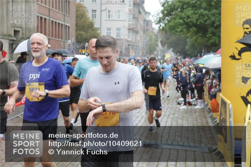 13.09.2026 - Kiel Lauf Yannick Fuchs http://msf.ph/oto/10409621 13.09.2026 10:39:25 Ziel 860, 1237, 1639, 1945, 4296, 4663, 4812, 5628, 6486, 6602, 6924, 7381, 7444, 7871, 7936, 8892, 9098, 9493, 10010, 10580, 10782, 12320, 29, 289, 477, 614, 634, 895, 984, 1066, 1262, 1329, 1451, 1532, 2022, 2165, 2349, 2651, 3119, 3151, 3185, 3797, 4006, 4061, 4368, 4535, 5140, 5362, 5417, 6012, 6228, 6650, 7304, 7380, 8406, 8939, 9976, 10284, 10527, 10782, 10869, 11114, 11215, 11698, 12207, 437, 1496, 1631, 1733, 2170, 2863, 3110, 3243, 4301, 5202, 5295, 5677, 6033, 634, 843 meine-sportfotos.de