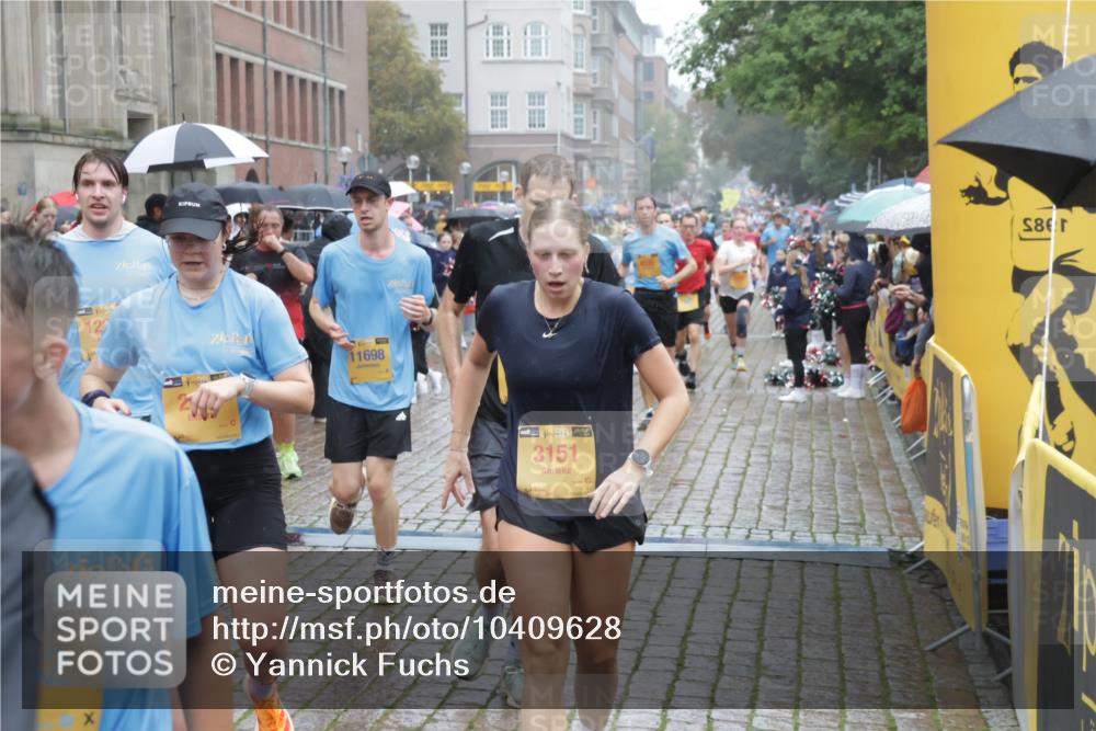 13.09.2026 - Kiel Lauf Yannick Fuchs http://msf.ph/oto/10409628 13.09.2026 10:39:37 Ziel 437, 860, 1496, 1631, 1733, 1945, 2170, 2863, 3110, 3243, 4301, 4812, 5202, 5295, 5677, 6033, 6044, 6744, 7444, 7616, 7807, 7904, 8892, 9169, 9170, 9493, 9992, 10010, 10580, 10734, 10872, 11186, 11258, 11279, 11740, 11802, 12320, 29, 289, 614, 984, 1066, 1237, 1329, 1451, 1639, 2165, 2349, 3185, 4006, 4296, 4368, 4535, 4663, 5140, 5362, 5417, 5628, 6486, 6602, 6650, 6924, 7304, 7380, 7381, 7871, 7936, 8406, 9098, 9976, 10527, 10782, 10869, 1147, 29, 477, 6228, 11215 meine-sportfotos.de