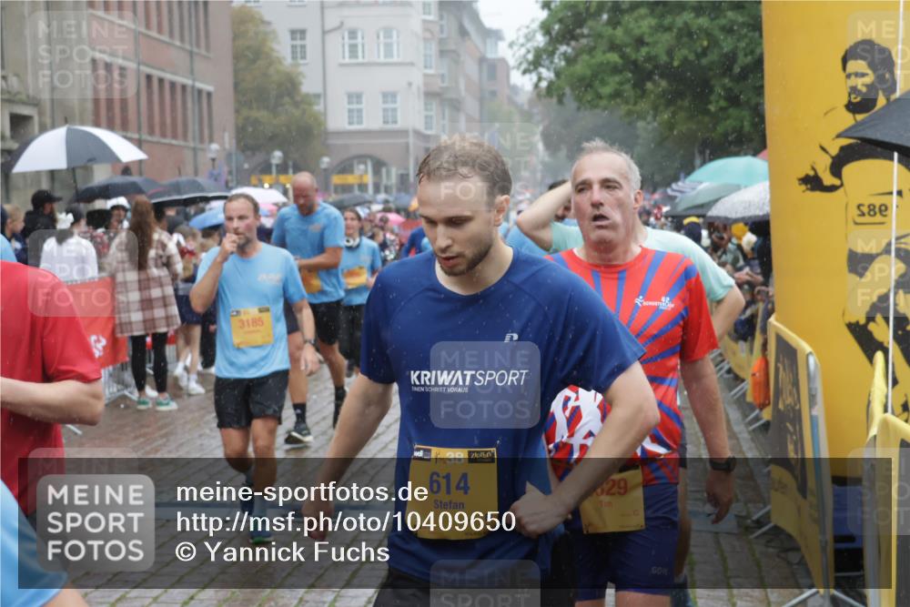 13.09.2026 - Kiel Lauf Yannick Fuchs http://msf.ph/oto/10409650 13.09.2026 10:39:45 Ziel 437, 1147, 1496, 1631, 1733, 2159, 2170, 2514, 2525, 2863, 3110, 3593, 3949, 4248, 4301, 6033, 6744, 7180, 7259, 7379, 7466, 7807, 7904, 8207, 8805, 9169, 9170, 9294, 9992, 11258, 11279, 11509, 11802, 12415, 289, 860, 984, 1066, 1237, 1639, 1733, 1945, 2170, 2349, 2863, 3185, 3243, 4006, 4296, 4368, 4663, 4812, 5202, 5295, 5628, 5677, 6044, 6486, 6602, 6650, 6744, 6924, 7304, 7381, 7444, 7616, 7807, 7871, 7936, 8892, 9098, 9493, 10010, 10527, 10580, 10734, 10782, 10872, 29 meine-sportfotos.de