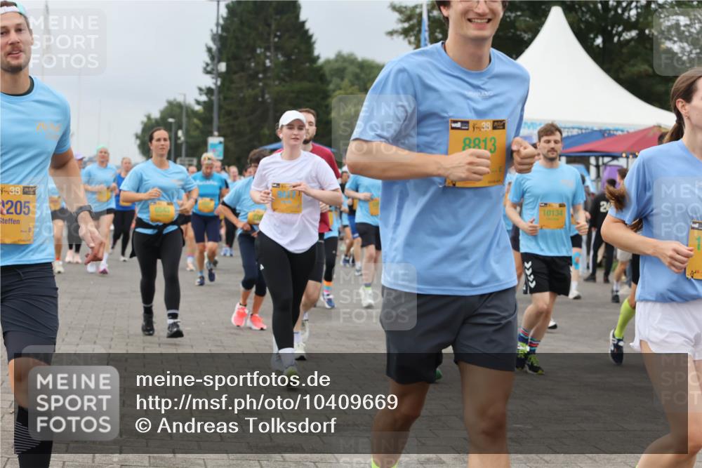 13.09.2026 - Kiel Lauf Andreas Tolksdorf http://msf.ph/oto/10409669 13.09.2026 10:01:05 Kiellinie 38, 205, 6543, 8813, 10134 meine-sportfotos.de