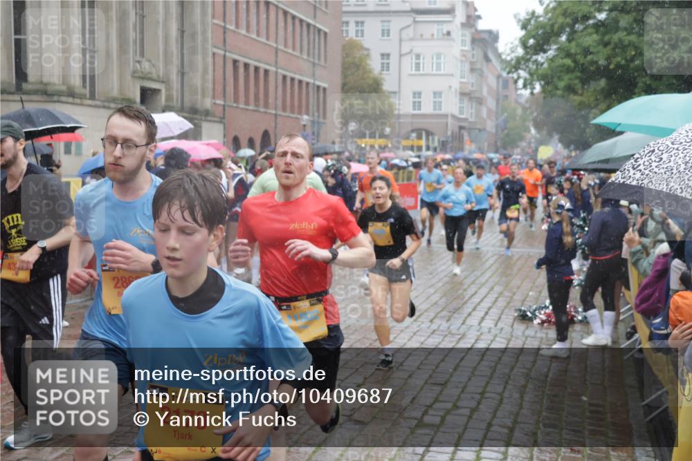 13.09.2026 - Kiel Lauf Yannick Fuchs http://msf.ph/oto/10409687 13.09.2026 10:40:09 Ziel 338, 1786, 4442, 4443, 4688, 4932, 5029, 5985, 7165, 7587, 7984, 8139, 8187, 9086, 10025, 10256, 10995, 11003, 11888, 12177, 12209, 12471, 246, 437, 523, 1147, 1371, 1496, 1631, 1733, 2159, 2170, 2514, 2525, 2863, 3110, 3322, 3593, 3770, 3949, 4248, 4301, 4824, 4845, 5202, 5816, 5942, 5985, 6033, 6744, 7180, 7200, 7259, 7379, 7466, 7472, 7616, 7807, 7837, 7904, 8139, 8207, 8805, 9080, 9169, 9170, 9294, 9534, 9992, 10156, 10337, 10596, 10734, 11250, 11258, 12415, 12320 meine-sportfotos.de