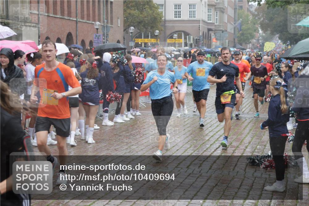 13.09.2026 - Kiel Lauf Yannick Fuchs http://msf.ph/oto/10409694 13.09.2026 10:40:10 Ziel 338, 1786, 1810, 2313, 4442, 4443, 4688, 4932, 5029, 7165, 7587, 7984, 8187, 9086, 9489, 9658, 10025, 10256, 10532, 10995, 11003, 11888, 12177, 12209, 12471, 246, 437, 523, 1147, 1371, 1496, 1631, 1733, 2159, 2170, 2514, 2525, 2863, 3110, 3322, 3593, 3770, 3949, 4248, 4301, 4824, 4845, 5816, 5942, 5985, 6033, 6744, 7180, 7200, 7259, 7379, 7466, 7472, 7807, 7837, 7904, 8139, 8207, 8805, 9080, 9169, 9170, 9294, 9534, 9992, 10156, 10337, 10596, 11003, 11250, 11258, 12415 meine-sportfotos.de