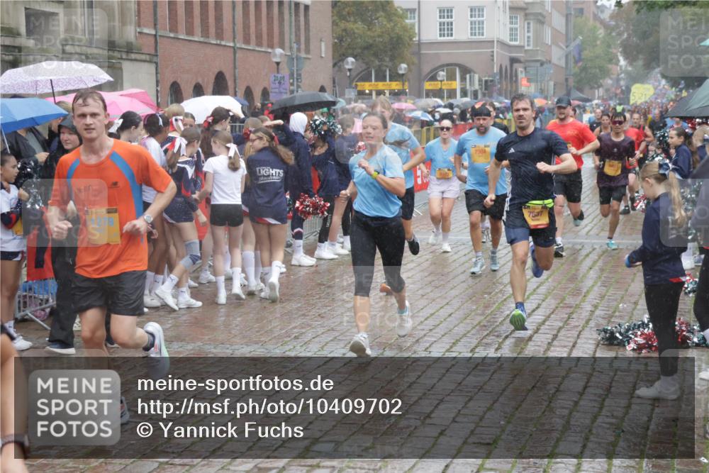 13.09.2026 - Kiel Lauf Yannick Fuchs http://msf.ph/oto/10409702 13.09.2026 10:40:11 Ziel 338, 1786, 1810, 2313, 4442, 4443, 4688, 4932, 5029, 7165, 7587, 7984, 8187, 9086, 9489, 9658, 10025, 10256, 10532, 10995, 11888, 12177, 12209, 12471, 246, 437, 523, 1147, 1371, 1496, 1631, 2159, 2514, 2525, 3110, 3322, 3593, 3770, 3949, 4248, 4301, 4824, 4845, 5816, 5942, 5985, 6033, 7180, 7200, 7259, 7379, 7466, 7472, 7837, 7904, 8139, 8207, 8805, 9080, 9169, 9170, 9294, 9534, 9992, 10156, 10337, 10596, 11003, 11250, 11258, 12415 meine-sportfotos.de