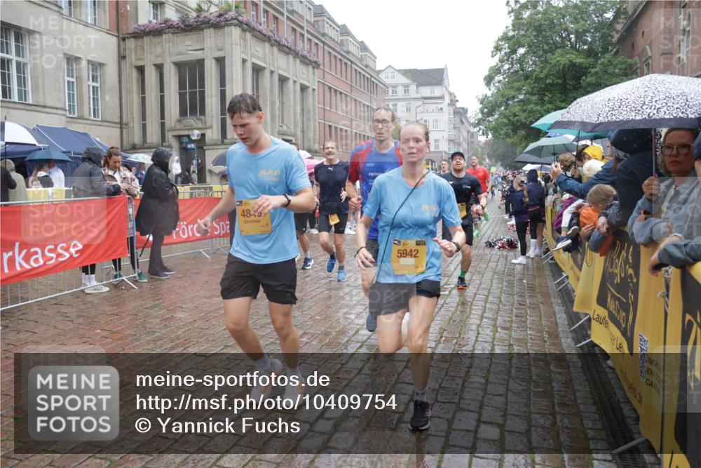 13.09.2026 - Kiel Lauf Yannick Fuchs http://msf.ph/oto/10409754 13.09.2026 10:40:26 Ziel 529, 1096, 1123, 1125, 1408, 1422, 1434, 1475, 1793, 1874, 2145, 2844, 2942, 4374, 4457, 5473, 5568, 6100, 7081, 7156, 7522, 8168, 8680, 9054, 9535, 9983, 10022, 10185, 10587, 10771, 10833, 10870, 11268, 11711, 12023, 12445, 246, 338, 523, 1371, 1786, 1810, 2313, 3322, 3770, 4442, 4443, 4688, 4824, 4845, 4932, 5029, 5816, 5942, 5985, 7165, 7200, 7472, 7587, 7837, 7984, 8139, 8187, 9080, 9086, 9534, 10025, 10156, 10337, 10596, 10995, 11003, 11250 meine-sportfotos.de