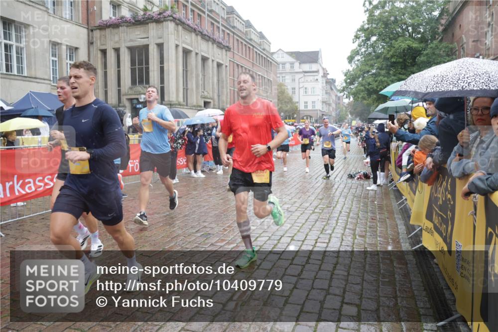 13.09.2026 - Kiel Lauf Yannick Fuchs http://msf.ph/oto/10409779 13.09.2026 10:40:28 Ziel 529, 1096, 1123, 1125, 1408, 1422, 1434, 1475, 1793, 1874, 2145, 2844, 2942, 5018, 5473, 5568, 5846, 6100, 6635, 7081, 7156, 7522, 8680, 8773, 9054, 9535, 9983, 10022, 10185, 10587, 10771, 10833, 10870, 11268, 11697, 11711, 12023, 12445, 246, 338, 523, 529, 1371, 1786, 1810, 2313, 3322, 3770, 4374, 4442, 4443, 4457, 4688, 4824, 4932, 5029, 5816, 5985, 7156, 7165, 7200, 7587, 7837, 7984, 8139, 8168, 8187, 9086, 9534, 10025, 10156, 10337, 10995, 11003, 11250, 3415, 3841 meine-sportfotos.de