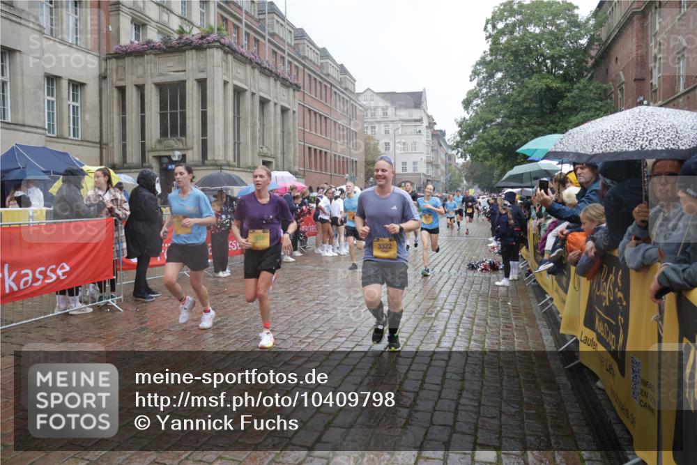 13.09.2026 - Kiel Lauf Yannick Fuchs http://msf.ph/oto/10409798 13.09.2026 10:40:30 Ziel 1096, 1123, 1125, 1408, 1422, 1434, 1475, 1793, 1874, 1985, 2145, 2844, 2942, 3339, 5018, 5473, 5568, 5846, 6100, 6632, 6635, 7081, 7522, 7636, 8680, 8773, 9054, 9535, 10022, 10185, 10587, 10771, 10833, 10870, 11268, 11598, 11668, 11697, 11711, 12023, 246, 338, 529, 1096, 1786, 1810, 2145, 2313, 3322, 3770, 4374, 4442, 4443, 4457, 4688, 4932, 5029, 5816, 5985, 7156, 7165, 7587, 7837, 7984, 8139, 8168, 8187, 9086, 10025, 10156, 10995, 11003, 3415, 3841, 246, 3322 meine-sportfotos.de