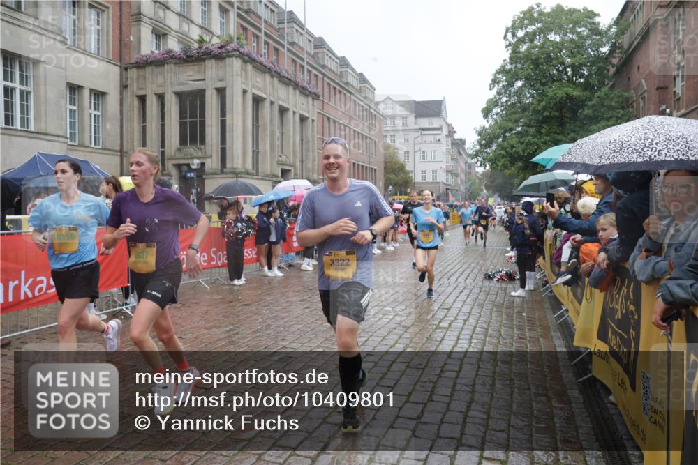 13.09.2026 - Kiel Lauf Yannick Fuchs http://msf.ph/oto/10409801 13.09.2026 10:40:31 Ziel 1123, 1125, 1408, 1422, 1434, 1475, 1793, 1874, 1985, 2844, 2942, 3339, 5018, 5086, 5473, 5568, 5846, 6100, 6632, 6635, 7081, 7522, 7537, 7636, 8680, 8773, 9054, 10022, 10185, 10587, 10771, 10833, 10870, 11268, 11598, 11668, 11697, 11711, 12023, 246, 338, 529, 1096, 1786, 1810, 2145, 2313, 3322, 4374, 4442, 4443, 4457, 4688, 4932, 5029, 5985, 7156, 7165, 7587, 7837, 7984, 8139, 8168, 8187, 9086, 10025, 10156, 10995, 11003, 3415, 3841, 246, 3322 meine-sportfotos.de