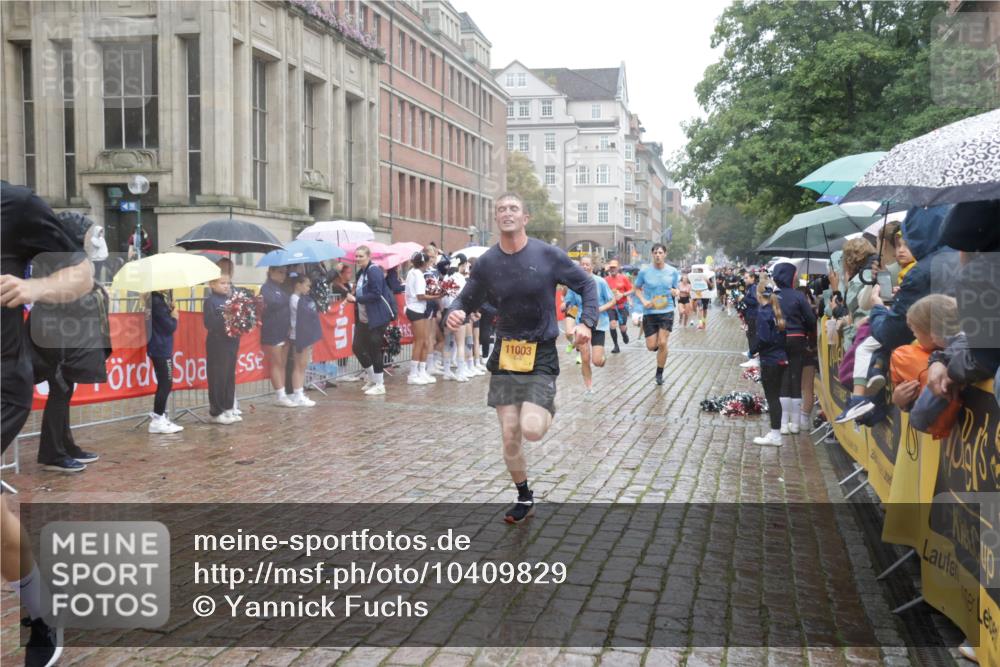 13.09.2026 - Kiel Lauf Yannick Fuchs http://msf.ph/oto/10409829 13.09.2026 10:40:34 Ziel 837, 1037, 1123, 1125, 1408, 1422, 1434, 1475, 1793, 1874, 1985, 2844, 2942, 3339, 5018, 5086, 5473, 5568, 5846, 6100, 6632, 6635, 6709, 7081, 7522, 7537, 7636, 8338, 8773, 9054, 10022, 10587, 10771, 10833, 11266, 11268, 11598, 11668, 11697, 11711, 11715, 11839, 12023, 12122, 338, 529, 1096, 1422, 1475, 1786, 1810, 2145, 2313, 4374, 4442, 4443, 4457, 4688, 4932, 5029, 5985, 7156, 7165, 7522, 7587, 7984, 8139, 8168, 8187, 9086, 10025, 10995, 11003, 3415, 3841, 246, 3322 meine-sportfotos.de