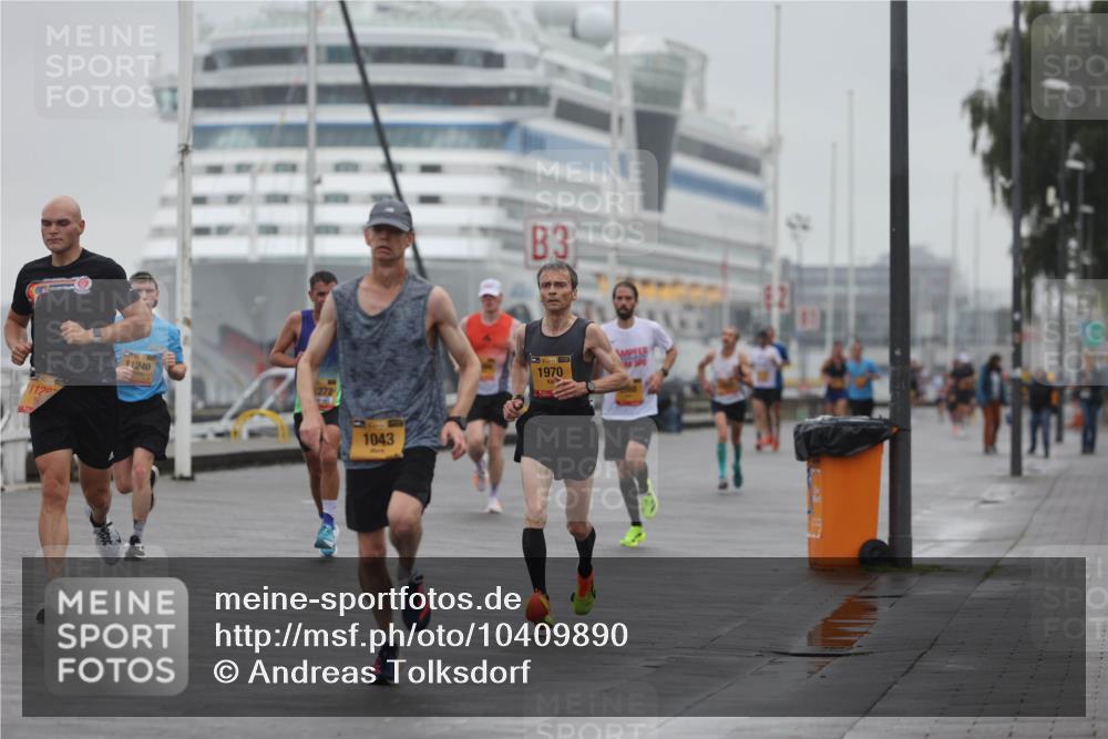 13.09.2026 - Kiel Lauf Andreas Tolksdorf http://msf.ph/oto/10409890 13.09.2026 11:42:43 Kiellinie 11240, 1272, 1120, 1043, 3, 39, 1970 meine-sportfotos.de
