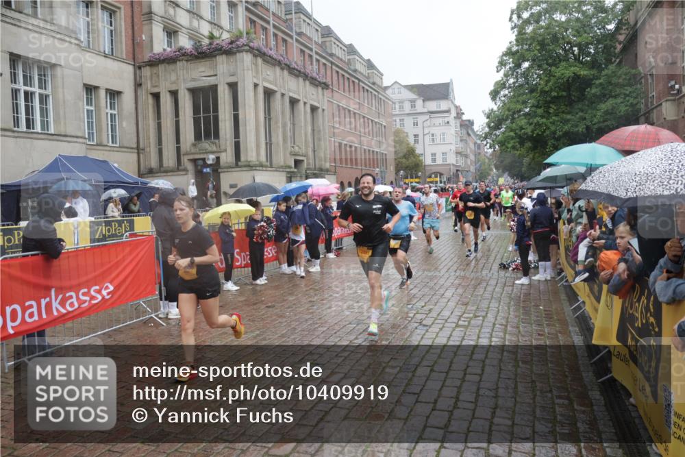 13.09.2026 - Kiel Lauf Yannick Fuchs http://msf.ph/oto/10409919 13.09.2026 10:40:42 Ziel 337, 393, 837, 1037, 1603, 1985, 2052, 2096, 3339, 3524, 5018, 5086, 5846, 6301, 6397, 6632, 6635, 6709, 7499, 7537, 7636, 7931, 8200, 8338, 8414, 8773, 8868, 9268, 10919, 11229, 11266, 11598, 11668, 11697, 11715, 11839, 12017, 12026, 12122, 12194, 12568, 338, 529, 1096, 1123, 1125, 1408, 1422, 1434, 1475, 1793, 1810, 1874, 2145, 2313, 2844, 2942, 4374, 4442, 4457, 4688, 5018, 5029, 5473, 5568, 5846, 6100, 7081, 7156, 7165, 7522, 7587, 7984, 8168, 8187, 9086, 3415, 3841 meine-sportfotos.de