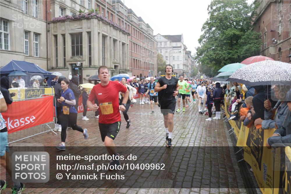 13.09.2026 - Kiel Lauf Yannick Fuchs http://msf.ph/oto/10409962 13.09.2026 10:40:46 Ziel 337, 393, 837, 1037, 1603, 2052, 2096, 2499, 3415, 3524, 3841, 4431, 5086, 6301, 6397, 6504, 6709, 6793, 7499, 7537, 7931, 8200, 8338, 8414, 8435, 8868, 9268, 10919, 11069, 11229, 11266, 11275, 11715, 11839, 12017, 12026, 12122, 12194, 12568, 338, 529, 1096, 1123, 1125, 1408, 1422, 1434, 1475, 1793, 1810, 1874, 1985, 2145, 2313, 2844, 2942, 3339, 4374, 4457, 5018, 5086, 5473, 5568, 5846, 6100, 6632, 6635, 7081, 7156, 7165, 7522, 7537, 7587, 7984, 8168, 8187 meine-sportfotos.de
