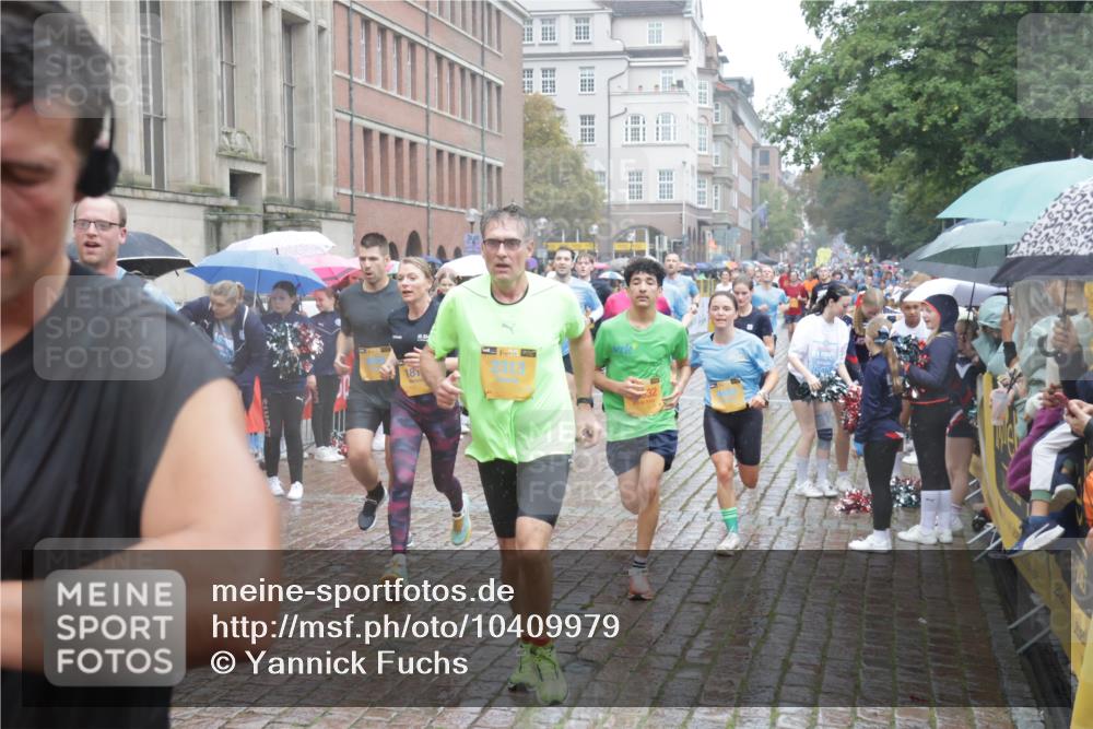 13.09.2026 - Kiel Lauf Yannick Fuchs http://msf.ph/oto/10409979 13.09.2026 10:40:48 Ziel 337, 393, 1037, 1427, 1603, 1971, 2052, 2096, 2499, 3257, 3415, 3524, 3841, 4131, 4431, 4712, 6301, 6397, 6504, 6709, 6793, 7499, 7655, 7931, 8200, 8338, 8414, 8435, 8868, 9268, 10919, 11069, 11229, 11266, 11275, 11715, 11839, 12017, 12026, 12194, 12568, 529, 837, 1037, 1096, 1123, 1125, 1408, 1422, 1434, 1475, 1793, 1810, 1874, 1985, 2145, 2313, 2844, 2942, 3339, 4374, 4457, 5018, 5086, 5473, 5568, 5846, 6100, 6632, 6635, 7081, 7156, 7165, 7522, 7537, 7587, 8168 meine-sportfotos.de