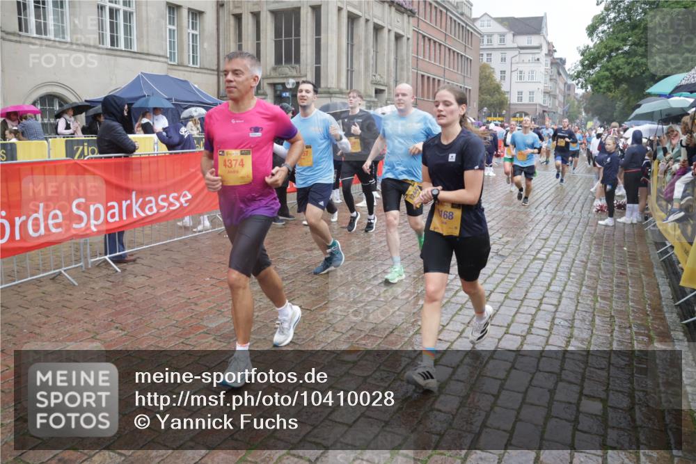 13.09.2026 - Kiel Lauf Yannick Fuchs http://msf.ph/oto/10410028 13.09.2026 10:40:51 Ziel 35, 337, 393, 1342, 1427, 1603, 1971, 2052, 2096, 2499, 2561, 2818, 3257, 3415, 3535, 3841, 4131, 4431, 4712, 5043, 5388, 6301, 6504, 6793, 7499, 7655, 7931, 8200, 8414, 8435, 8868, 8955, 9268, 10919, 11069, 11229, 11275, 12017, 12026, 12474, 529, 837, 1037, 1096, 1123, 1125, 1408, 1422, 1434, 1475, 1793, 1874, 1985, 2145, 2844, 2942, 3339, 3524, 4374, 4457, 5018, 5086, 5473, 5568, 5846, 6100, 6397, 6632, 6635, 6709, 7081, 7156, 7522, 7537, 8168 meine-sportfotos.de