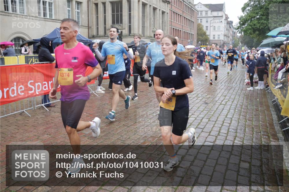 13.09.2026 - Kiel Lauf Yannick Fuchs http://msf.ph/oto/10410031 13.09.2026 10:40:51 Ziel 35, 337, 393, 1342, 1427, 1603, 1971, 2052, 2096, 2499, 2561, 2818, 3257, 3415, 3535, 3841, 4131, 4431, 4712, 5043, 5388, 6301, 6504, 6793, 7499, 7655, 7931, 8200, 8414, 8435, 8868, 8955, 9268, 10919, 11069, 11229, 11275, 12017, 12026, 12474, 529, 837, 1037, 1096, 1123, 1125, 1408, 1422, 1434, 1475, 1793, 1874, 1985, 2145, 2844, 2942, 3339, 3524, 4374, 4457, 5018, 5086, 5473, 5568, 5846, 6100, 6397, 6632, 6635, 6709, 7081, 7156, 7522, 7537, 8168 meine-sportfotos.de