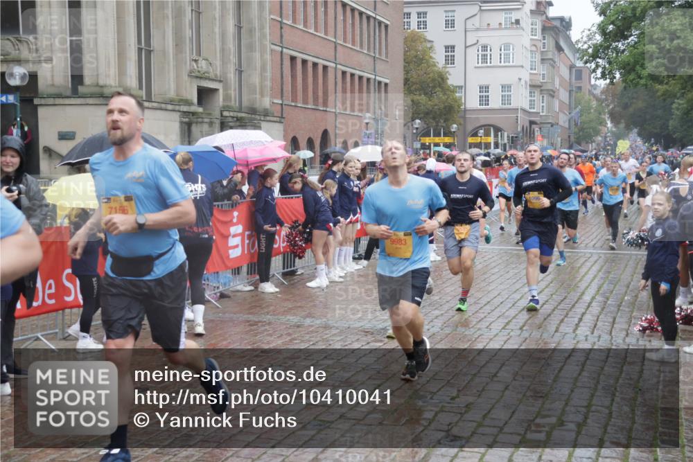 13.09.2026 - Kiel Lauf Yannick Fuchs http://msf.ph/oto/10410041 13.09.2026 10:40:52 Ziel 35, 337, 393, 1342, 1427, 1603, 1971, 2052, 2096, 2499, 2561, 2818, 3257, 3415, 3535, 3841, 4131, 4431, 4712, 5043, 5388, 6301, 6504, 6793, 7499, 7655, 7931, 8414, 8435, 8868, 8955, 9268, 10919, 11069, 11229, 11275, 12017, 12026, 12131, 12474, 12625, 529, 837, 1037, 1096, 1123, 1125, 1408, 1422, 1434, 1475, 1603, 1793, 1874, 1985, 2145, 2844, 2942, 3339, 3524, 4374, 4457, 5018, 5086, 5473, 5568, 5846, 6100, 6397, 6632, 6635, 6709, 7081, 7156, 7522, 7537, 8168 meine-sportfotos.de