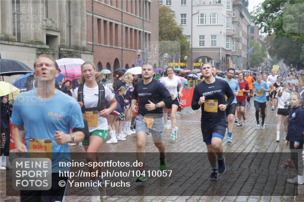 13.09.2026 - Kiel Lauf Yannick Fuchs http://msf.ph/oto/10410057 13.09.2026 10:40:53 Ziel 35, 337, 393, 1342, 1427, 1971, 2052, 2096, 2499, 2561, 2818, 3257, 3415, 3535, 3841, 4131, 4431, 4712, 5043, 5319, 5388, 5509, 6301, 6504, 6793, 7499, 7655, 7931, 8414, 8435, 8868, 8955, 9268, 10919, 11069, 11229, 11275, 11885, 12017, 12026, 12131, 12474, 12625, 529, 837, 1037, 1096, 1123, 1125, 1408, 1422, 1434, 1475, 1603, 1793, 1874, 1985, 2096, 2145, 2844, 2942, 3339, 3524, 5018, 5086, 5473, 5568, 5846, 6100, 6397, 6632, 6635, 6709, 7081, 7156, 7522, 7537 meine-sportfotos.de