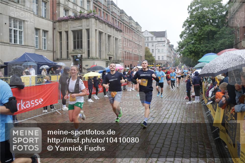 13.09.2026 - Kiel Lauf Yannick Fuchs http://msf.ph/oto/10410080 13.09.2026 10:40:54 Ziel 35, 337, 393, 1342, 1427, 1971, 2052, 2499, 2561, 2818, 3257, 3415, 3535, 3841, 4131, 4431, 4712, 5043, 5319, 5388, 5509, 6301, 6504, 6793, 7499, 7655, 7931, 8414, 8435, 8955, 9268, 10919, 11069, 11229, 11275, 11885, 12017, 12131, 12474, 12625, 337, 837, 1037, 1096, 1123, 1125, 1408, 1422, 1434, 1475, 1603, 1793, 1874, 1985, 2096, 2145, 2844, 2942, 3339, 3524, 5018, 5086, 5473, 5568, 5846, 6100, 6397, 6632, 6635, 6709, 7081, 7522, 7537 meine-sportfotos.de