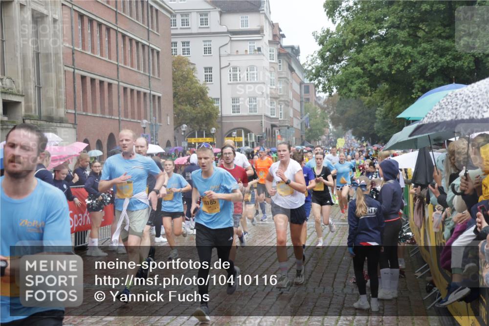 13.09.2026 - Kiel Lauf Yannick Fuchs http://msf.ph/oto/10410116 13.09.2026 10:40:56 Ziel 35, 393, 1342, 1427, 1971, 2499, 2561, 2818, 2898, 3257, 3415, 3464, 3535, 3841, 4131, 4431, 4712, 5043, 5319, 5388, 5509, 6301, 6504, 6793, 7499, 7655, 8246, 8435, 8955, 9268, 11069, 11275, 11833, 11885, 12131, 12474, 12625, 337, 393, 837, 1037, 1123, 1125, 1408, 1422, 1434, 1475, 1603, 1793, 1874, 1985, 2052, 2096, 2844, 2942, 3339, 3524, 5018, 5086, 5473, 5568, 5846, 6100, 6397, 6632, 6635, 6709, 7081, 7499, 7522, 7537 meine-sportfotos.de