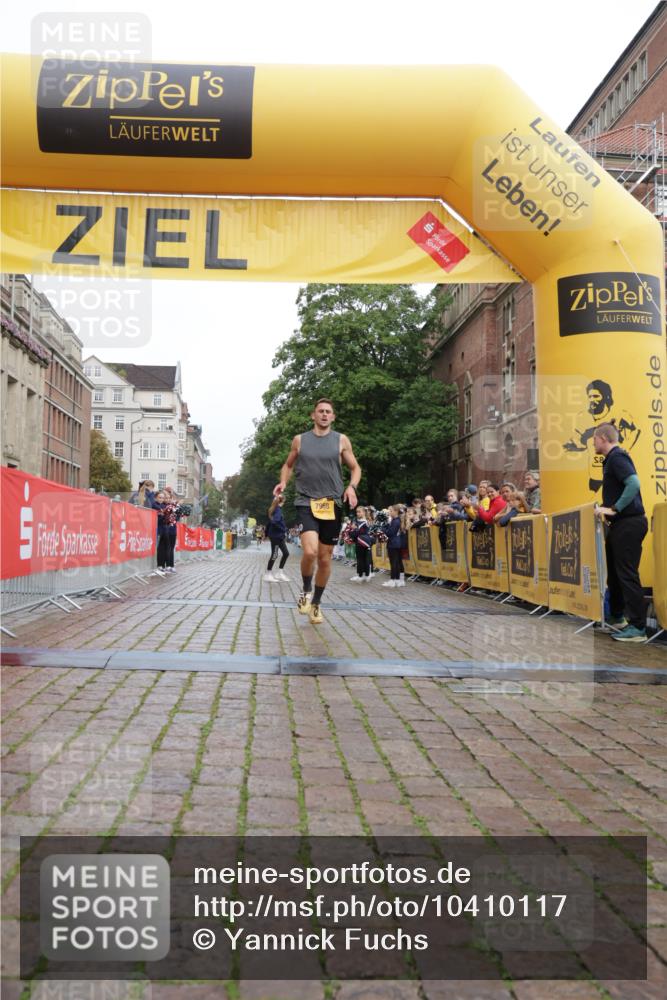 13.09.2026 - Kiel Lauf Yannick Fuchs http://msf.ph/oto/10410117 13.09.2026 09:32:36 Ziel 41, 44, 7958, 11683, 3728 meine-sportfotos.de