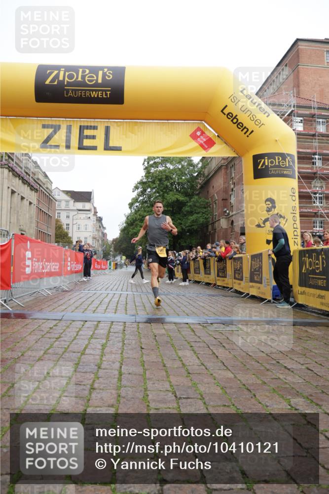 13.09.2026 - Kiel Lauf Yannick Fuchs http://msf.ph/oto/10410121 13.09.2026 09:32:36 Ziel 41, 44, 7958, 11683, 3728 meine-sportfotos.de