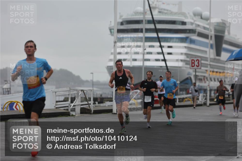 13.09.2026 - Kiel Lauf Andreas Tolksdorf http://msf.ph/oto/10410124 13.09.2026 11:43:03 Kiellinie 6333, 8371, 3884, 3 meine-sportfotos.de