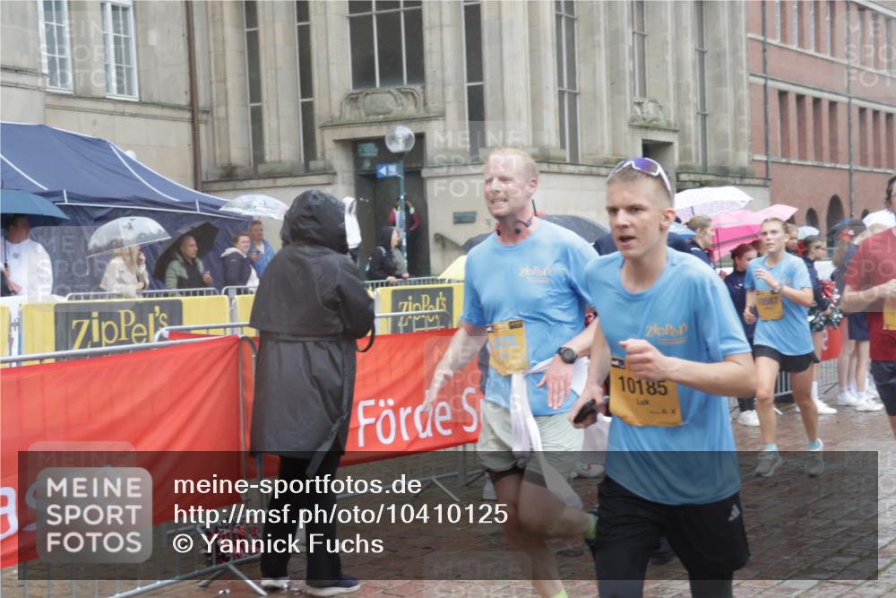 13.09.2026 - Kiel Lauf Yannick Fuchs http://msf.ph/oto/10410125 13.09.2026 10:40:57 Ziel 35, 1342, 1427, 1971, 2499, 2561, 2818, 2898, 3257, 3415, 3464, 3535, 3841, 4131, 4431, 4624, 4712, 5043, 5319, 5388, 5509, 6301, 6504, 6793, 7655, 8246, 8435, 8955, 9268, 9527, 10794, 11069, 11275, 11632, 11833, 11885, 12131, 12474, 12625, 337, 393, 837, 1037, 1123, 1125, 1408, 1422, 1434, 1475, 1603, 1793, 1874, 1985, 2052, 2096, 2844, 2942, 3339, 3524, 5018, 5086, 5473, 5568, 5846, 6100, 6301, 6397, 6632, 6635, 6709, 7081, 7499, 7522, 7537 meine-sportfotos.de