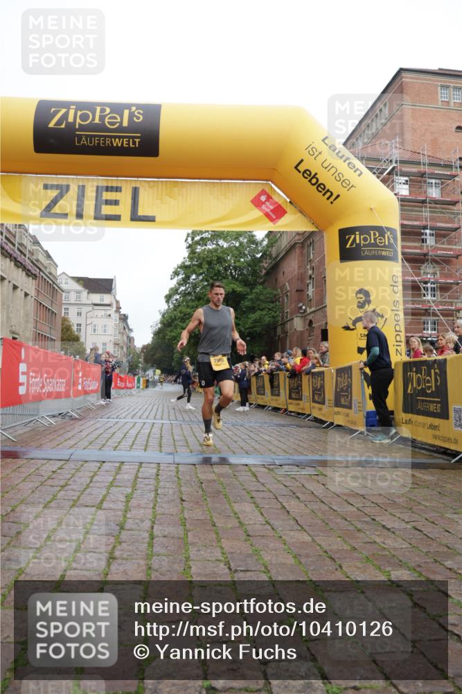13.09.2026 - Kiel Lauf Yannick Fuchs http://msf.ph/oto/10410126 13.09.2026 09:32:36 Ziel 41, 44, 7958, 11683, 3728 meine-sportfotos.de