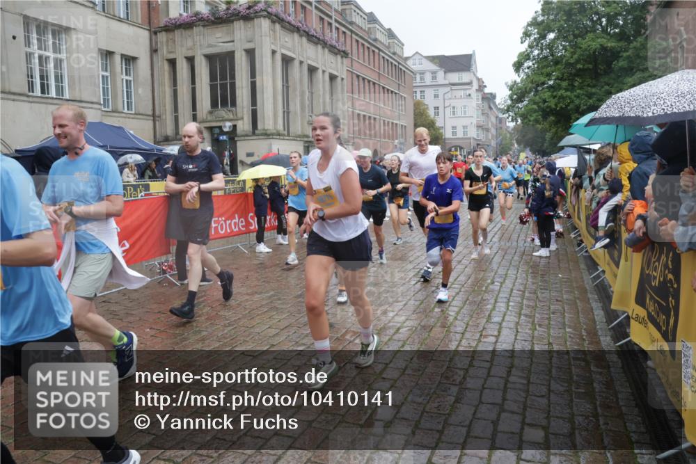 13.09.2026 - Kiel Lauf Yannick Fuchs http://msf.ph/oto/10410141 13.09.2026 10:40:58 Ziel 35, 1342, 1427, 1971, 2499, 2561, 2818, 2892, 2898, 3257, 3415, 3464, 3535, 3841, 4131, 4431, 4624, 4712, 5043, 5319, 5388, 5509, 6340, 6504, 6793, 7405, 7615, 7655, 8246, 8435, 8955, 9527, 10794, 11069, 11275, 11632, 11833, 11885, 12131, 12474, 12625, 337, 393, 837, 1037, 1123, 1125, 1408, 1422, 1434, 1475, 1603, 1793, 1874, 1985, 2052, 2096, 2844, 2942, 3339, 3415, 3524, 3841, 5018, 5086, 5473, 5568, 5846, 6100, 6301, 6397, 6632, 6635, 6709, 6793, 7081, 7499, 7522, 7537 meine-sportfotos.de