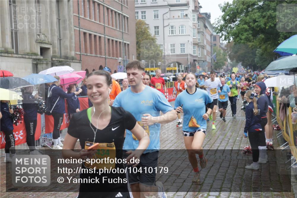 13.09.2026 - Kiel Lauf Yannick Fuchs http://msf.ph/oto/10410179 13.09.2026 10:40:59 Ziel 35, 1342, 1427, 1971, 2499, 2561, 2818, 2892, 2898, 3257, 3464, 3535, 4131, 4431, 4624, 4662, 4712, 5043, 5319, 5388, 5509, 6340, 6504, 7405, 7615, 7655, 8246, 8435, 8955, 9527, 9539, 10794, 11069, 11526, 11632, 11833, 11885, 12131, 12474, 12625, 337, 393, 837, 1037, 1123, 1125, 1408, 1422, 1434, 1475, 1603, 1793, 1874, 1985, 2052, 2096, 2844, 2942, 3339, 3415, 3524, 3841, 5018, 5086, 5473, 5568, 5846, 6100, 6301, 6397, 6504, 6632, 6635, 6709, 6793, 7081, 7499, 7522, 7537 meine-sportfotos.de