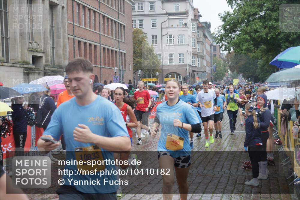 13.09.2026 - Kiel Lauf Yannick Fuchs http://msf.ph/oto/10410182 13.09.2026 10:41:00 Ziel 35, 1342, 1427, 1971, 2499, 2561, 2818, 2892, 2898, 3257, 3464, 3535, 4131, 4431, 4624, 4662, 4712, 4797, 5043, 5319, 5388, 5509, 6340, 6565, 7405, 7615, 7655, 8246, 8435, 8955, 9527, 9539, 10680, 10794, 11069, 11526, 11632, 11833, 11885, 12131, 12474, 12625, 337, 393, 837, 1037, 1123, 1125, 1408, 1434, 1603, 1793, 1874, 1985, 2052, 2096, 2844, 2942, 3339, 3415, 3524, 3841, 4431, 5018, 5086, 5473, 5568, 5846, 6100, 6301, 6397, 6504, 6632, 6635, 6709, 6793, 7081, 7499, 7537 meine-sportfotos.de