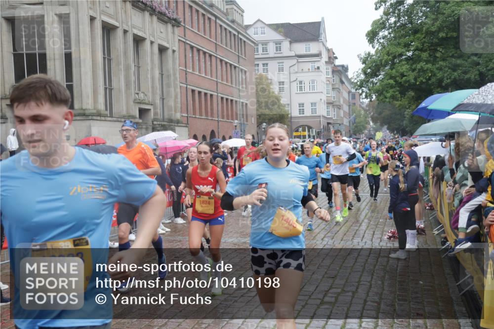 13.09.2026 - Kiel Lauf Yannick Fuchs http://msf.ph/oto/10410198 13.09.2026 10:41:00 Ziel 35, 1342, 1427, 1971, 2499, 2561, 2818, 2892, 2898, 3257, 3464, 3535, 4131, 4431, 4624, 4662, 4712, 4797, 5043, 5319, 5388, 5509, 6340, 6565, 7405, 7615, 7655, 8246, 8435, 8955, 9527, 9539, 10680, 10794, 11069, 11526, 11632, 11833, 11885, 12131, 12474, 12625, 337, 393, 837, 1037, 1123, 1125, 1408, 1434, 1603, 1793, 1874, 1985, 2052, 2096, 2844, 2942, 3339, 3415, 3524, 3841, 4431, 5018, 5086, 5473, 5568, 5846, 6100, 6301, 6397, 6504, 6632, 6635, 6709, 6793, 7081, 7499, 7537 meine-sportfotos.de