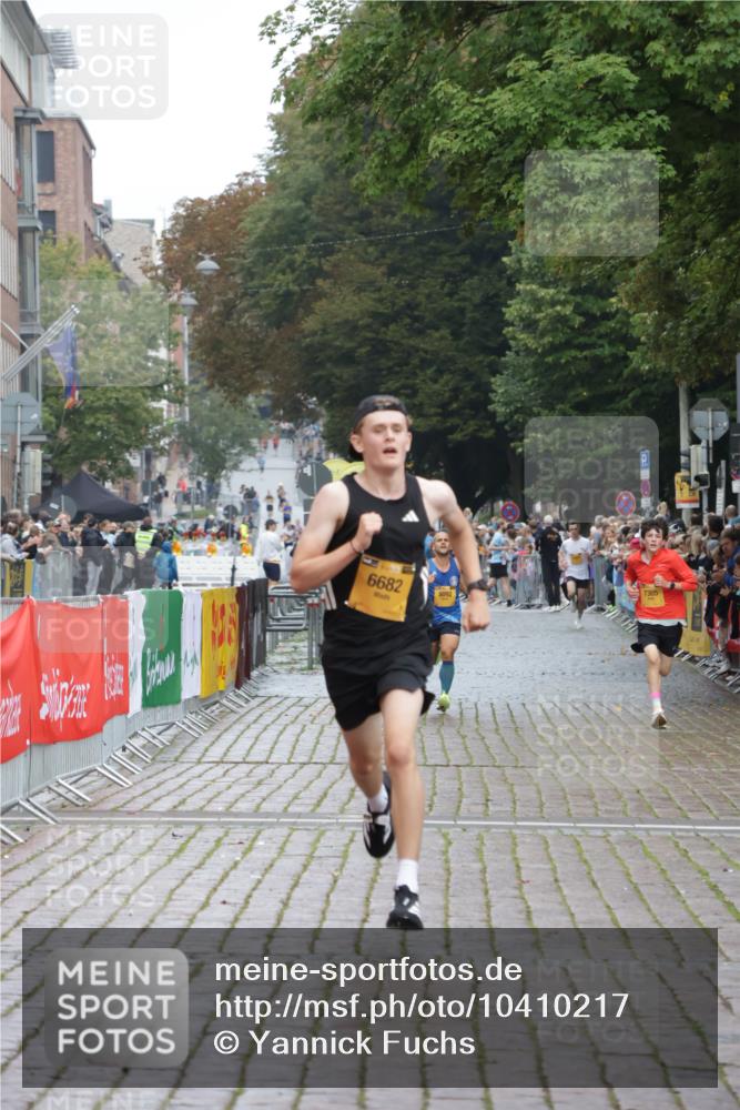 13.09.2026 - Kiel Lauf Yannick Fuchs http://msf.ph/oto/10410217 13.09.2026 09:33:19 Ziel 60, 6682, 7305, 2162, 3728, 11516, 8092, 10404, 12831, 3728 meine-sportfotos.de