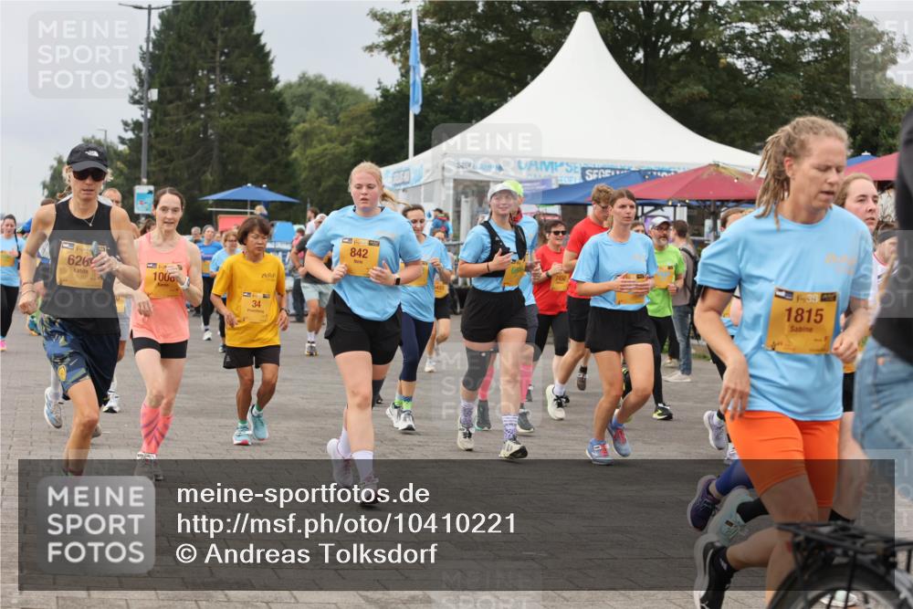 13.09.2026 - Kiel Lauf Andreas Tolksdorf http://msf.ph/oto/10410221 13.09.2026 10:01:26 Kiellinie 626, 100, 34, 38, 842, 38, 1815 meine-sportfotos.de