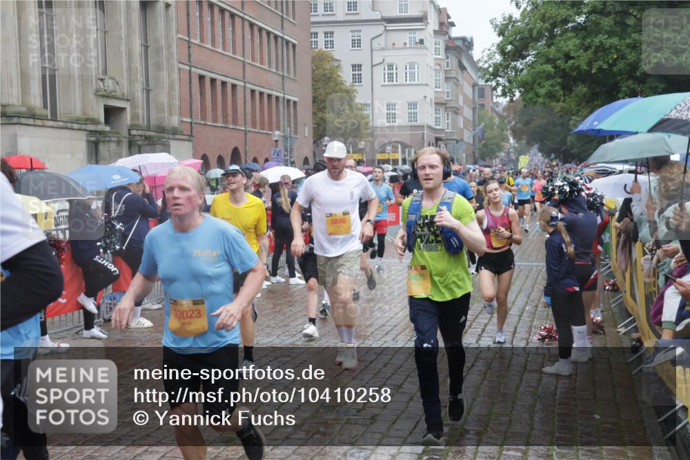 13.09.2026 - Kiel Lauf Yannick Fuchs http://msf.ph/oto/10410258 13.09.2026 10:41:04 Ziel 35, 973, 1342, 1781, 2561, 2818, 2825, 2892, 2898, 3464, 3535, 3952, 4624, 4662, 4691, 4797, 5043, 5319, 5388, 5509, 6340, 6565, 7405, 7615, 8246, 8955, 9349, 9527, 9539, 10680, 10794, 11526, 11632, 11833, 11885, 12131, 12474, 12494, 12625, 35, 337, 393, 837, 1037, 1123, 1125, 1427, 1603, 1793, 1971, 1985, 2052, 2096, 2499, 2942, 3257, 3339, 3415, 3524, 3535, 3841, 4131, 4431, 4712, 5018, 5043, 5086, 5473, 5846, 6301, 6397, 6504, 6632, 6635, 6709, 6793, 7499, 7537, 7655 meine-sportfotos.de