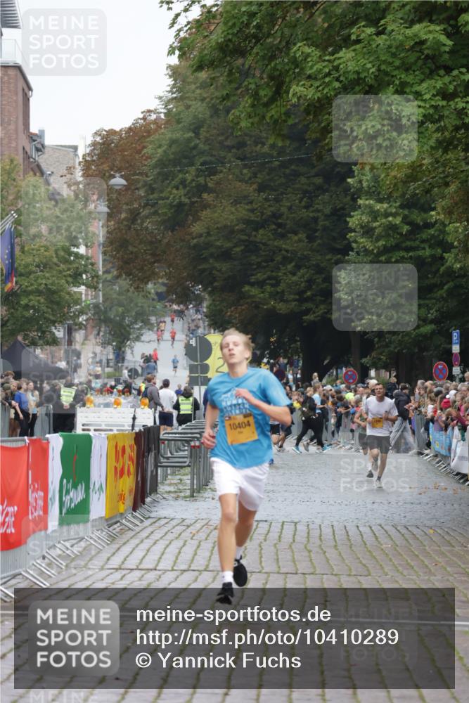 13.09.2026 - Kiel Lauf Yannick Fuchs http://msf.ph/oto/10410289 13.09.2026 09:33:32 Ziel 7305, 8092, 10404, 12831, 60, 2162, 6682, 11516, 1246, 6681, 10069, 11516 meine-sportfotos.de