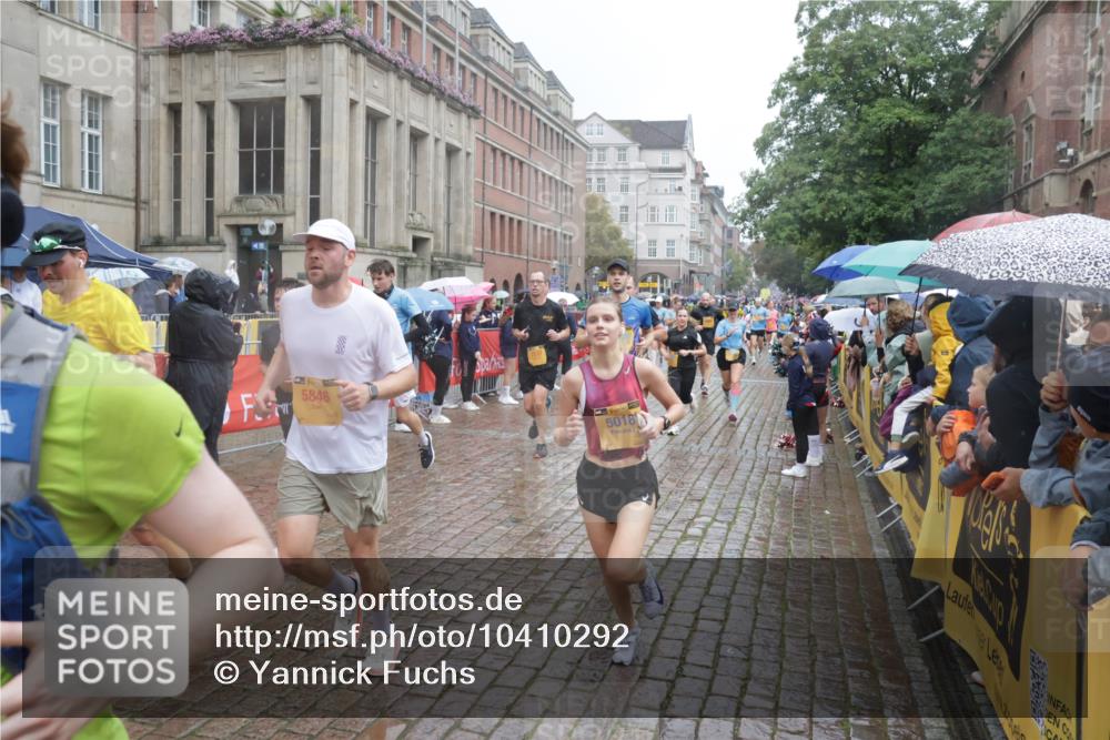 13.09.2026 - Kiel Lauf Yannick Fuchs http://msf.ph/oto/10410292 13.09.2026 10:41:06 Ziel 973, 1781, 2825, 2892, 2898, 3464, 3952, 4286, 4624, 4662, 4691, 4797, 5319, 5388, 5509, 5916, 6340, 6565, 7405, 7615, 8246, 8955, 9349, 9527, 9539, 10680, 10794, 11526, 11632, 11833, 11885, 12131, 12494, 12625, 35, 337, 393, 837, 1037, 1342, 1427, 1603, 1971, 1985, 2052, 2096, 2499, 2561, 2818, 3257, 3339, 3415, 3524, 3535, 3841, 4131, 4431, 4712, 5018, 5043, 5086, 5388, 5473, 5846, 6301, 6397, 6504, 6632, 6635, 6709, 6793, 7499, 7537, 7655, 8955, 849, 1985, 6632 meine-sportfotos.de