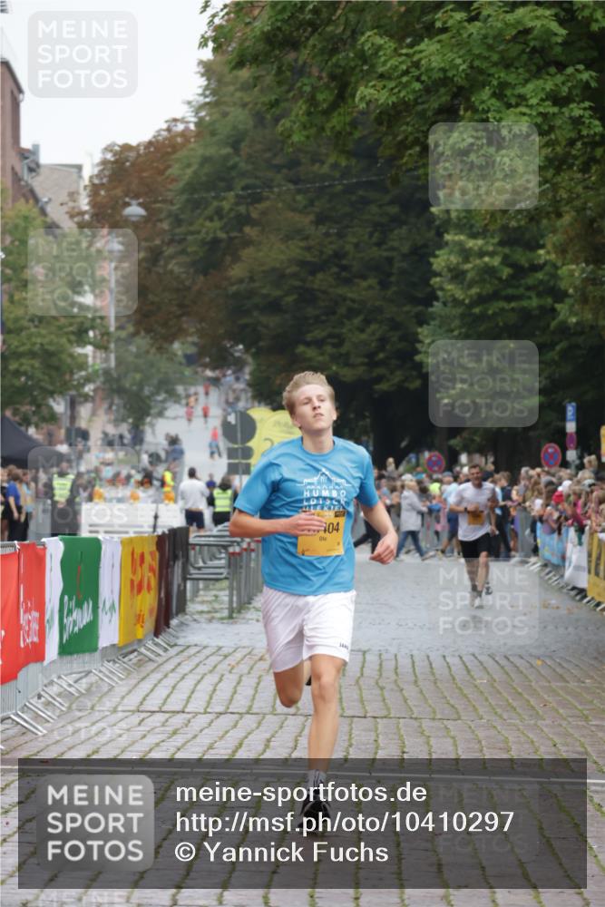 13.09.2026 - Kiel Lauf Yannick Fuchs http://msf.ph/oto/10410297 13.09.2026 09:33:33 Ziel 7305, 8092, 10404, 12831, 60, 2162, 6682, 1246, 6681, 10069, 11516 meine-sportfotos.de