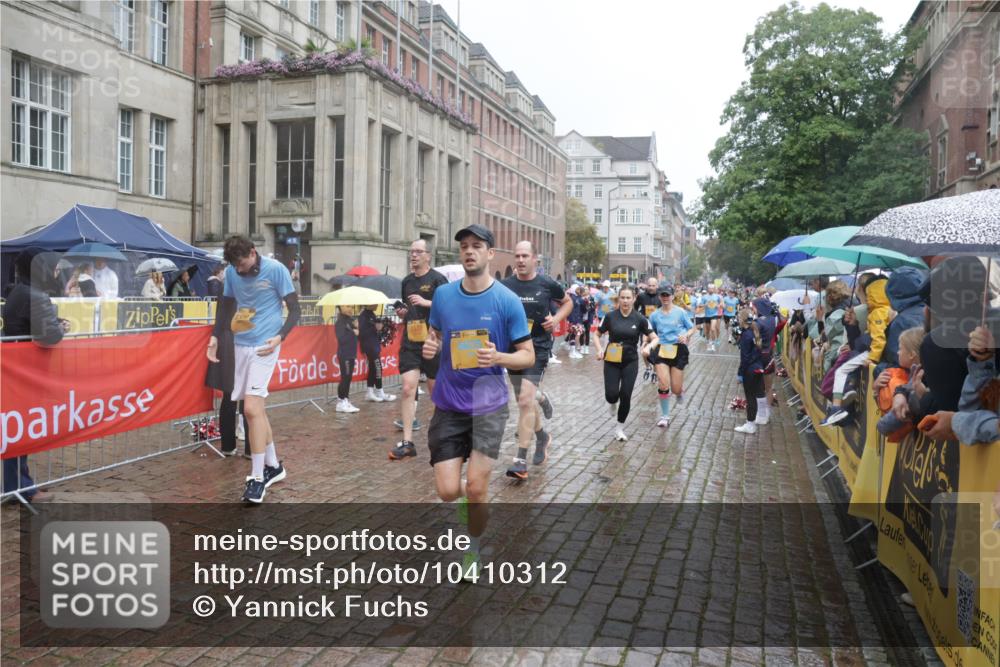 13.09.2026 - Kiel Lauf Yannick Fuchs http://msf.ph/oto/10410312 13.09.2026 10:41:07 Ziel 973, 1781, 2825, 2892, 2898, 3464, 3952, 4286, 4527, 4624, 4662, 4691, 4797, 5319, 5509, 5916, 6340, 6565, 7405, 7615, 8246, 9349, 9527, 9539, 10680, 10794, 11526, 11632, 11833, 11885, 12035, 12131, 12494, 12625, 35, 337, 393, 837, 1037, 1342, 1427, 1603, 1971, 1985, 2052, 2096, 2499, 2561, 2818, 3257, 3339, 3415, 3524, 3535, 3841, 4131, 4431, 4712, 5018, 5043, 5086, 5388, 5846, 6301, 6397, 6504, 6632, 6635, 6709, 6793, 7499, 7537, 7655, 8955, 849, 1985, 3339, 6632 meine-sportfotos.de