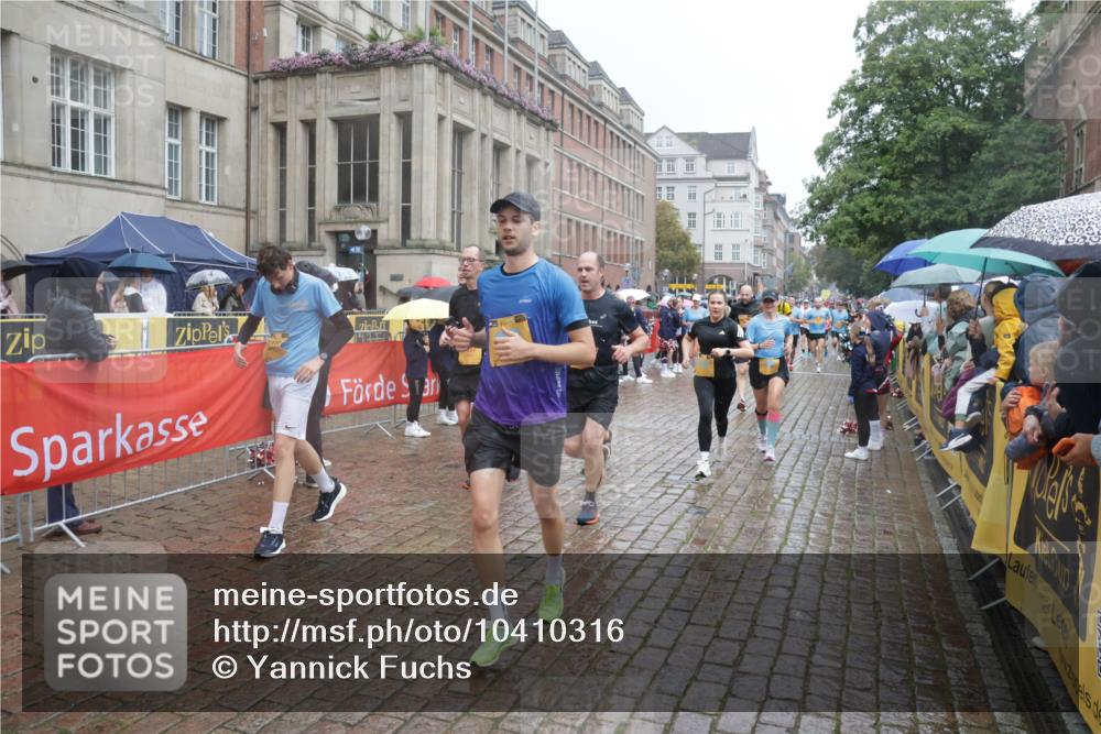 13.09.2026 - Kiel Lauf Yannick Fuchs http://msf.ph/oto/10410316 13.09.2026 10:41:07 Ziel 973, 1781, 2825, 2892, 2898, 3464, 3952, 4286, 4527, 4624, 4662, 4691, 4797, 5319, 5509, 5916, 6340, 6565, 7405, 7615, 8246, 9349, 9527, 9539, 10680, 10794, 11526, 11632, 11833, 11885, 12035, 12131, 12494, 12625, 35, 337, 393, 837, 1037, 1342, 1427, 1603, 1971, 1985, 2052, 2096, 2499, 2561, 2818, 3257, 3339, 3415, 3524, 3535, 3841, 4131, 4431, 4712, 5018, 5043, 5086, 5388, 5846, 6301, 6397, 6504, 6632, 6635, 6709, 6793, 7499, 7537, 7655, 8955, 849, 1985, 3339, 6632 meine-sportfotos.de