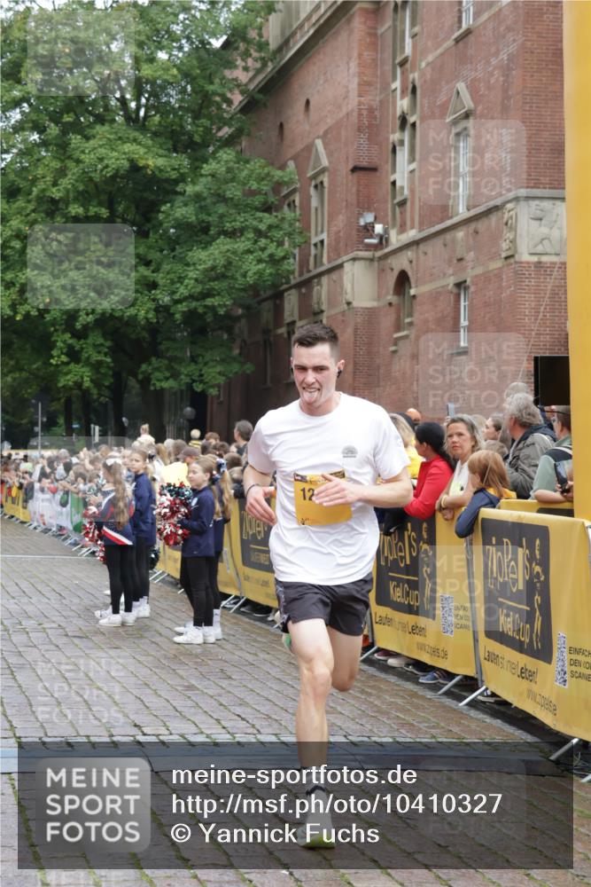 13.09.2026 - Kiel Lauf Yannick Fuchs http://msf.ph/oto/10410327 13.09.2026 09:33:39 Ziel 1246, 10404, 12831, 60, 6682, 7305, 8092, 6681, 7588, 10069, 10864, 2162, 11516 meine-sportfotos.de