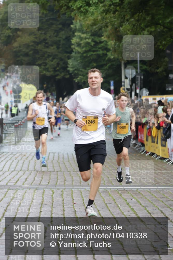 13.09.2026 - Kiel Lauf Yannick Fuchs http://msf.ph/oto/10410338 13.09.2026 09:33:44 Ziel 1246, 6681, 10069, 10404, 12831, 60, 6682, 7305, 8092, 10404, 5040, 7588, 10864, 60, 2162 meine-sportfotos.de